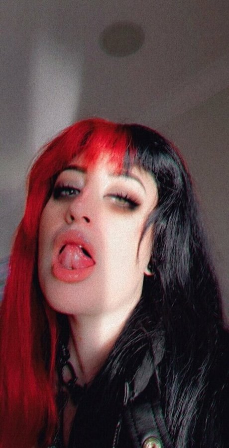 poppycarmine exclusive actress pic