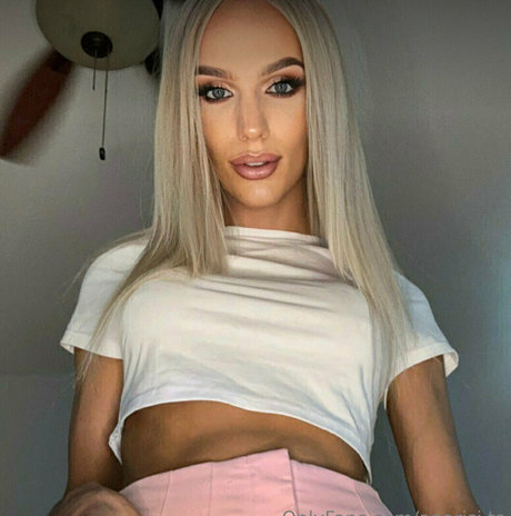 aparisi ts étoile nue photo