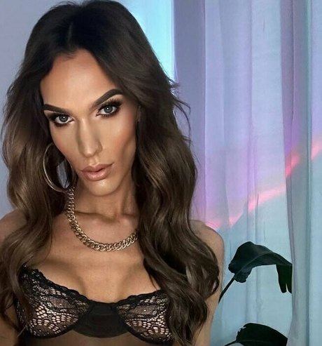 aparisi ts actriz desnuda galería