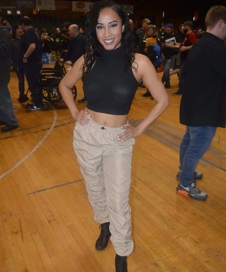 Leila Grey top star img