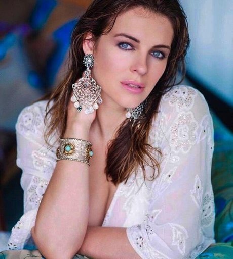 Elizabeth Hurley desnudos de estrellas galería