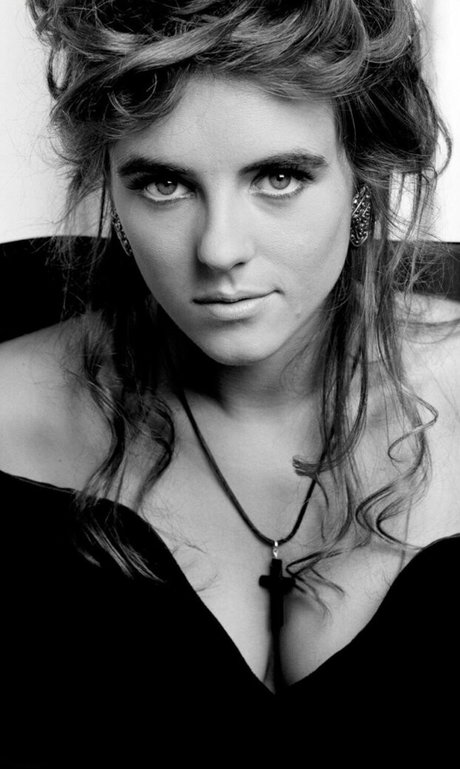 Elizabeth Hurley Miniatura