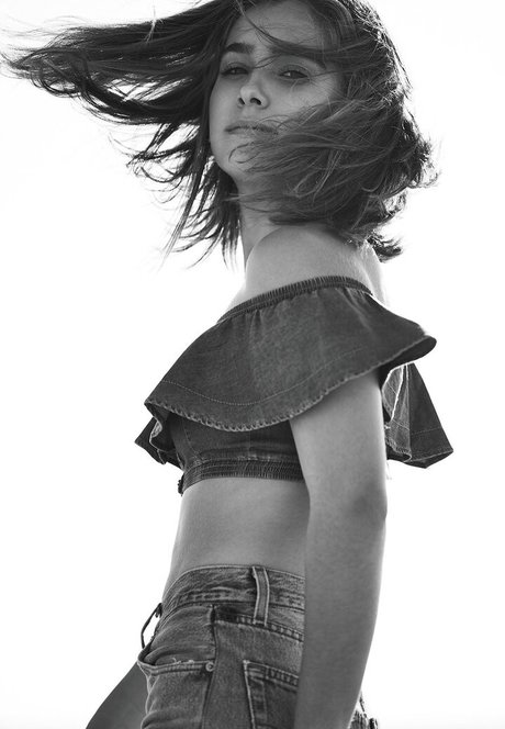 Haley Lu Richardson modèles nus collection