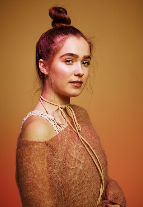 Haley Lu Richardson modèle xxx photos