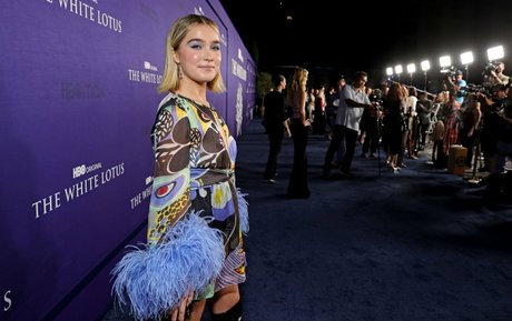 Haley Lu Richardson star du porno en haute qualité photo