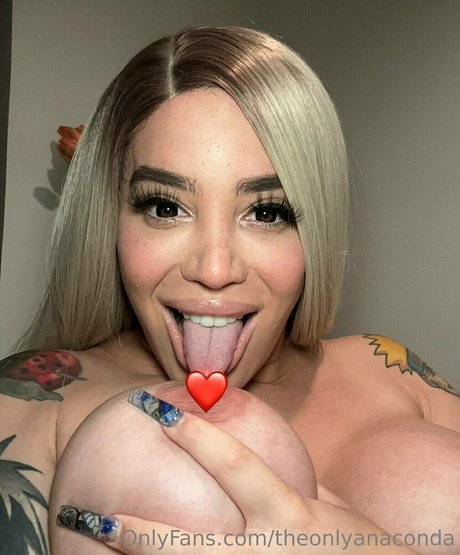 theonlyanaconda estrella desnuda galería