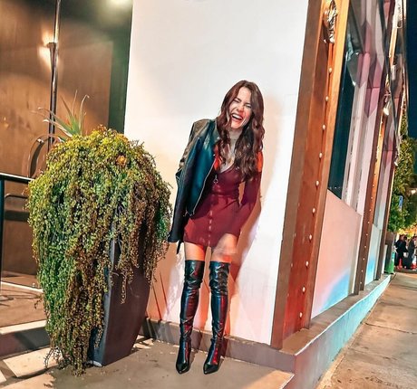 Courtney Hope estrella porno bonita galerías