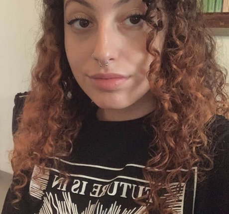 Edin Kary actrice sexy photos