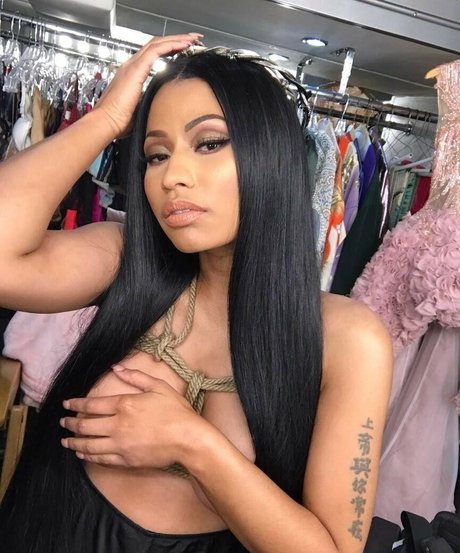 Nicki Minaj hot model images