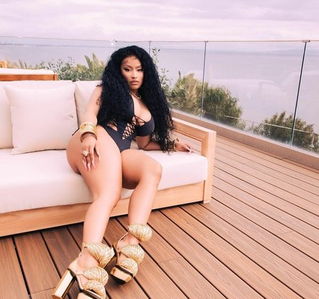 Nicki Minaj actrice érotique photos