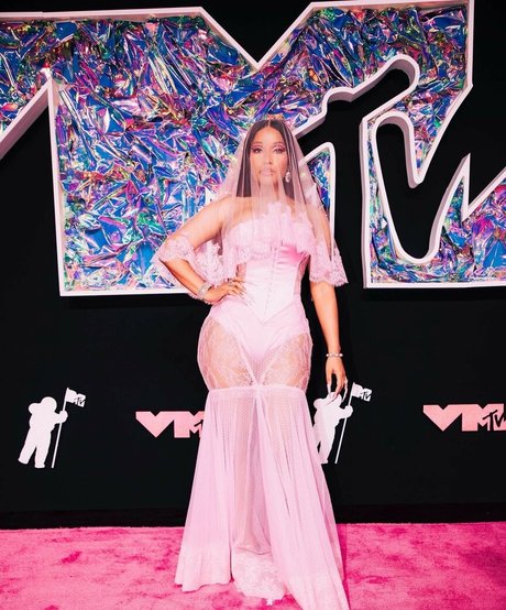 Nicki Minaj estrella porno desnuda galerías