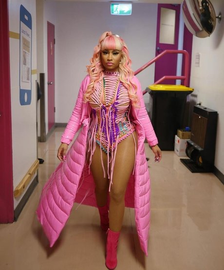 Nicki Minaj modèle sexy photo
