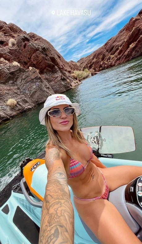 Leticia Bufoni estrella porno desnuda fotos