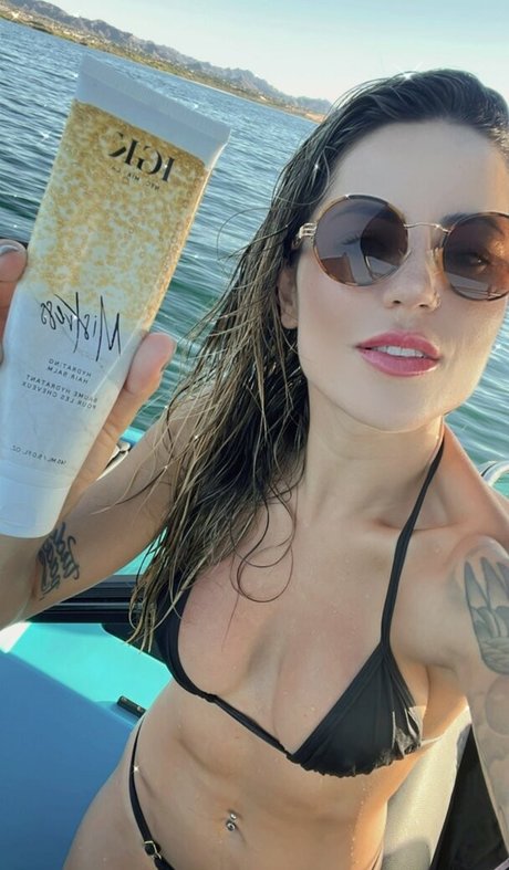 Leticia Bufoni estrella porno hd galería