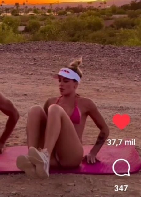 Leticia Bufoni actriz atractiva galería