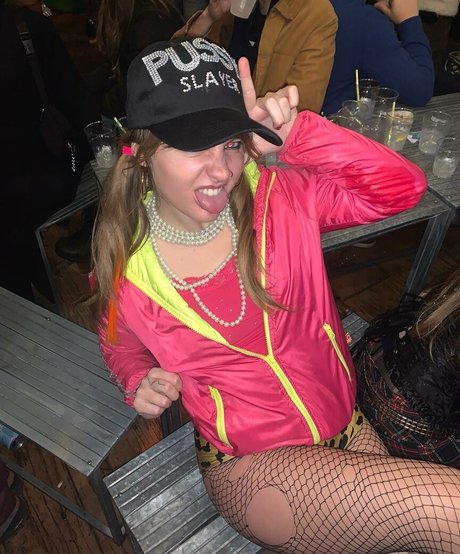 Victoria De Angelis top star galeries