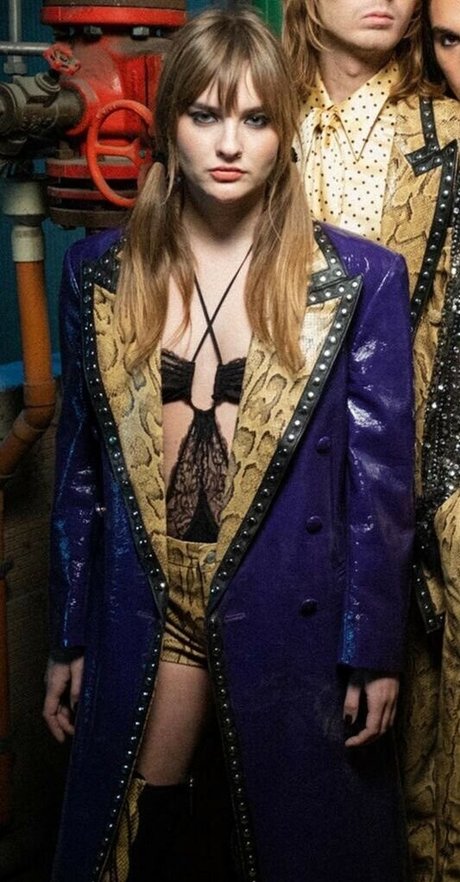 Victoria De Angelis modèle hd galerie