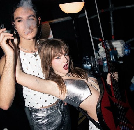 Victoria De Angelis estrella porno gratis imágenes