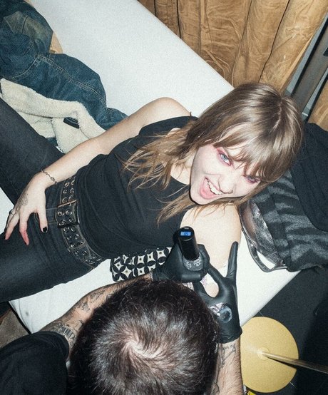 Victoria De Angelis estrella libre recopilación