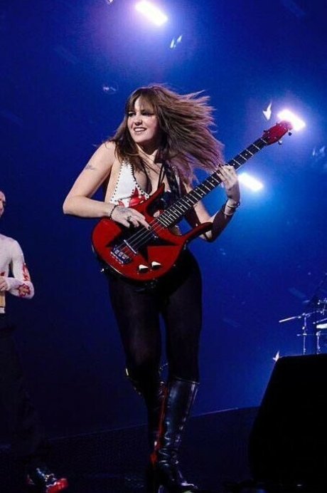 Victoria De Angelis desnudos de estrellas imagen