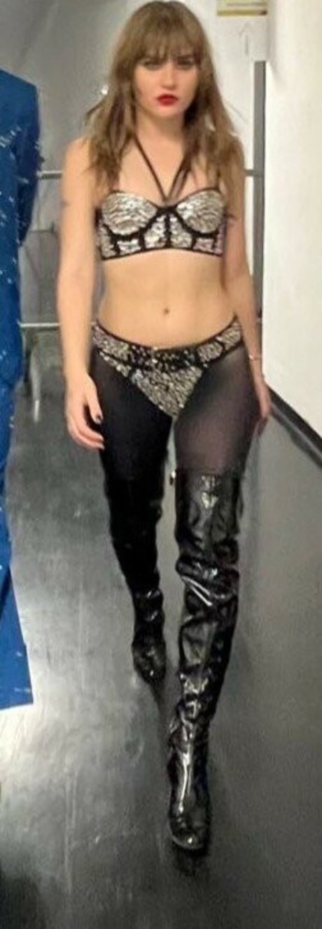 Victoria De Angelis star du porno chaude photo