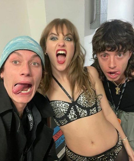 Victoria De Angelis étoile magnifique photos