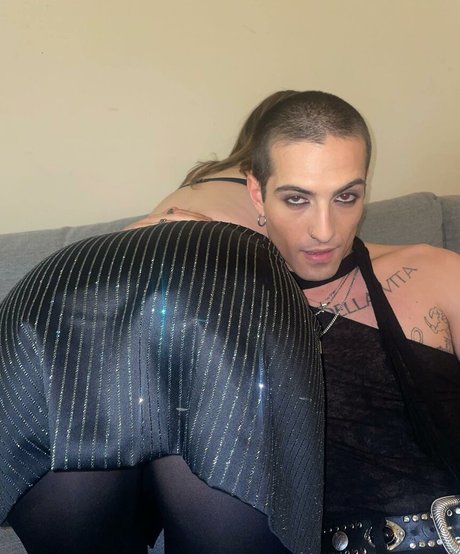 Victoria De Angelis modelo xxx galería