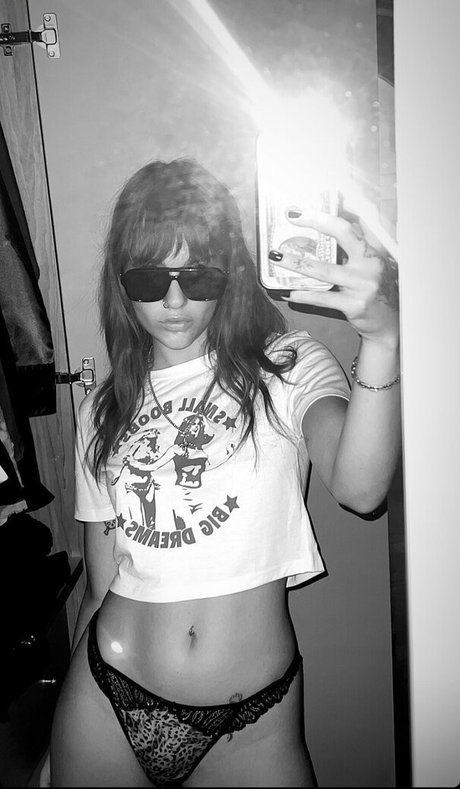 Victoria De Angelis mejor modelo recopilación