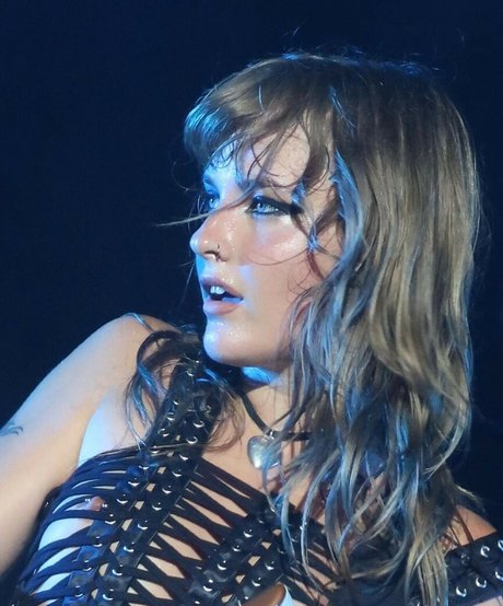 Victoria De Angelis bonita estrella archivo