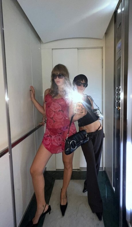 Victoria De Angelis mannequin archive