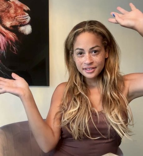 Kayla Braxton modelo gratis galería