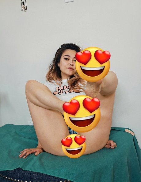 AvaGG erotic model picture