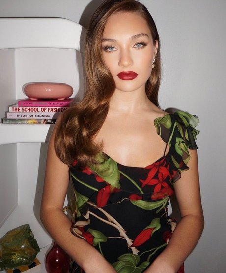 Maddie Ziegler nudes model pics