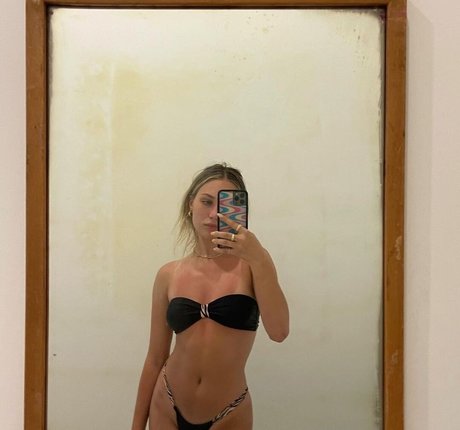 Maddie Ziegler best pornstar img