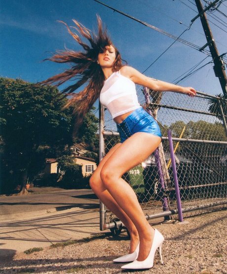 Maddie Ziegler star art photo