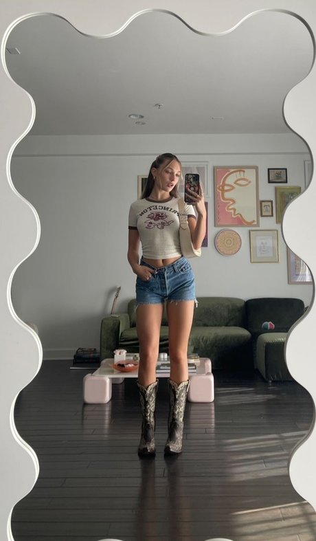 Maddie Ziegler model nice pictures