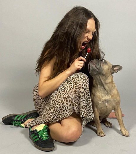 Maddie Ziegler pornstar pretty photo