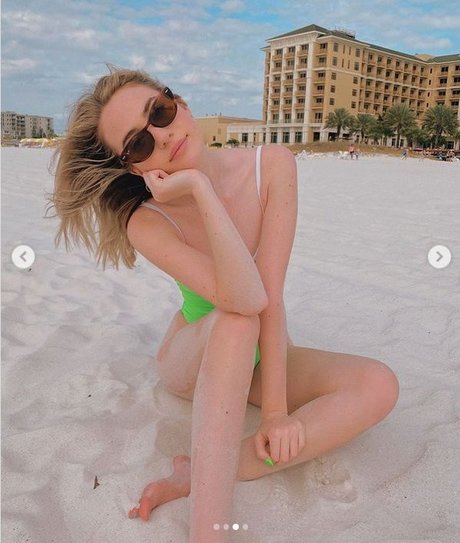 Kennedy Walsh modèle exclusif photos