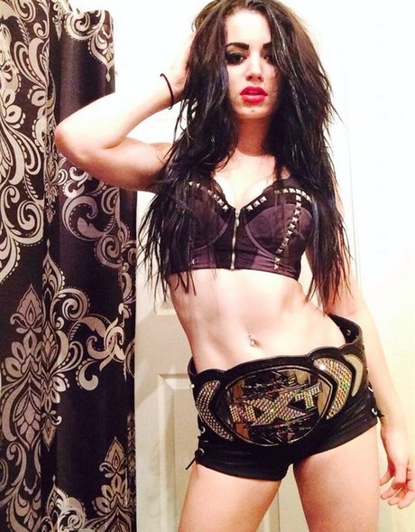 Saraya Bevis actrice sexy img