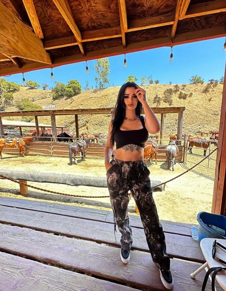 Saraya Bevis art model gallery