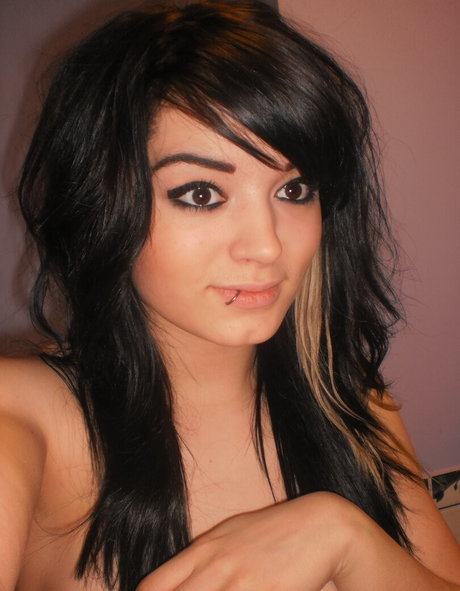 Saraya Bevis model perfect photos