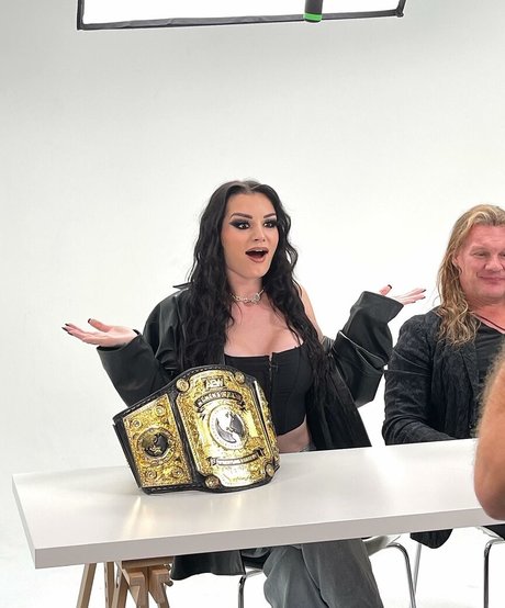 Saraya Bevis haut de star du porno photos