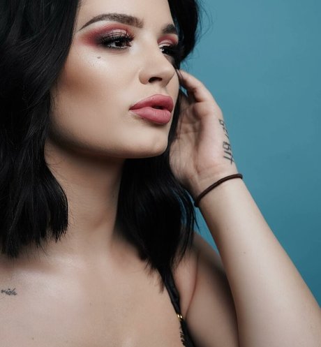 Saraya Bevis hd pornstar galleries
