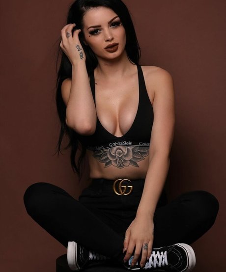 Saraya Bevis modèle xxx collection