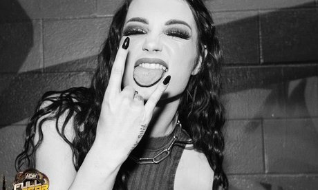 Saraya Bevis estrella sexy foto