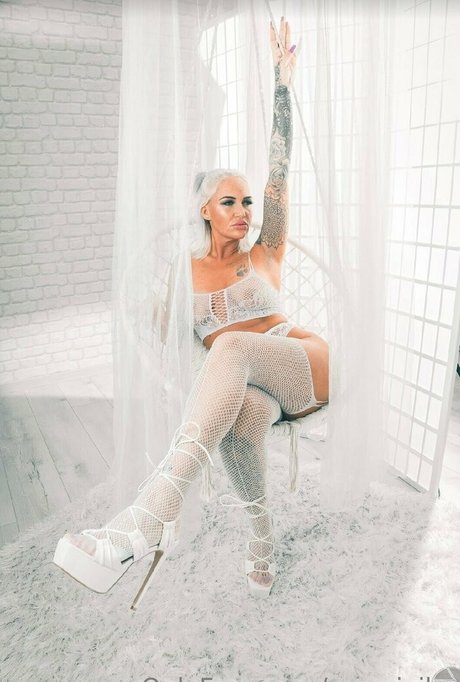 mo vivike actriz desnuda imágenes