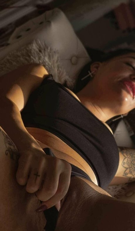 mo vivike nude star photo