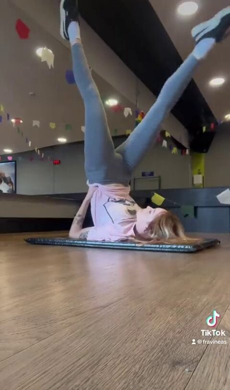 Flavia Sayuri estrella porno hermosa imágenes