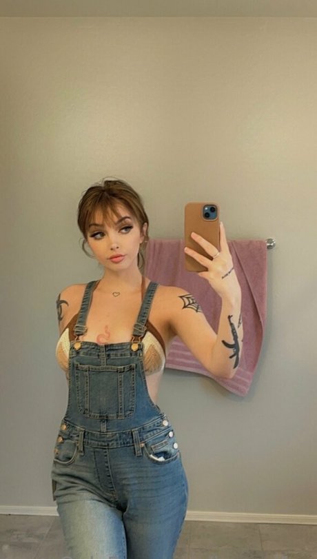 ivywaifuu modelo desnuda archivo