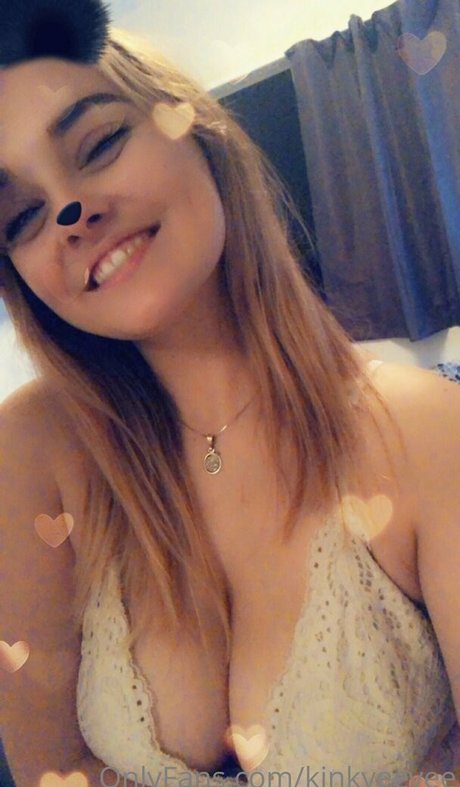 kinkyeevee pornstar naked pic